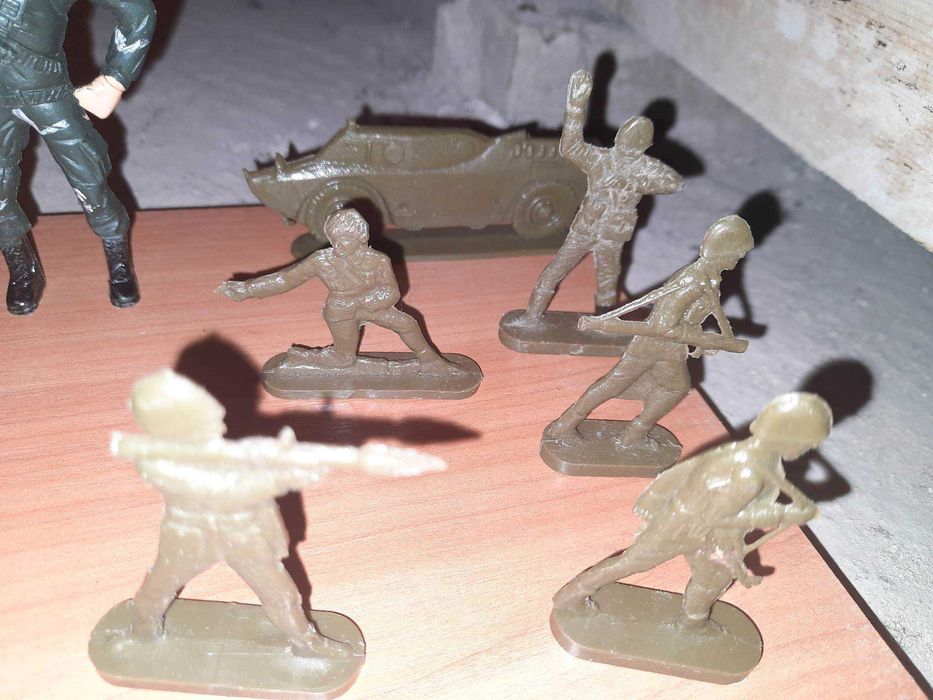 Много атрактивни войници, индианци и каубои за игри и колекциониране