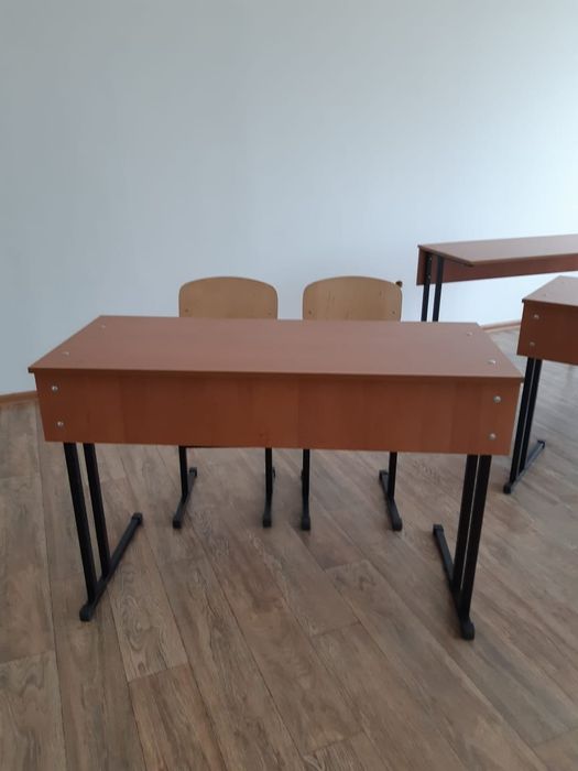 Школьные парты два стульчика