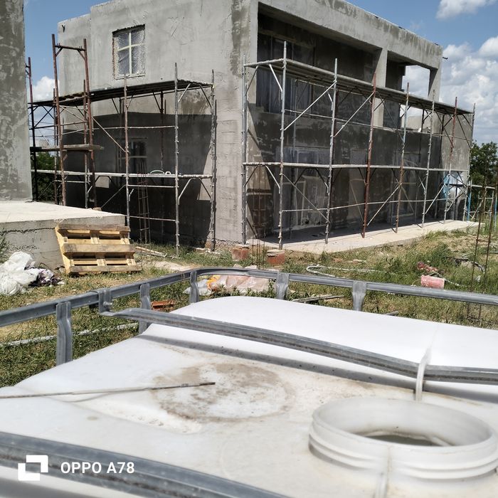 Executam Tencuiala Mecanizata var ciment 
La BOC