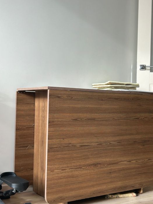 Стулья и стол для кухни