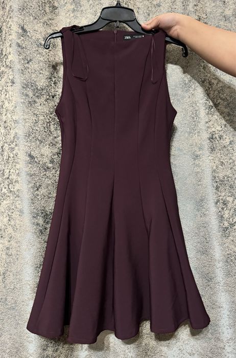 Платье Zara с этикеткой