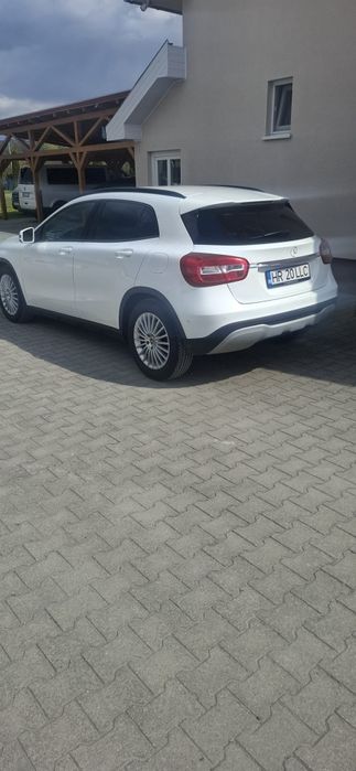 Mercedes-benz GLA 200d