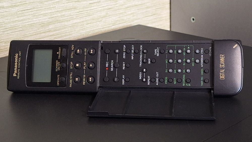 Видеомагнитофон Panasonic NV-HD100EE Hi-Fi Stereo