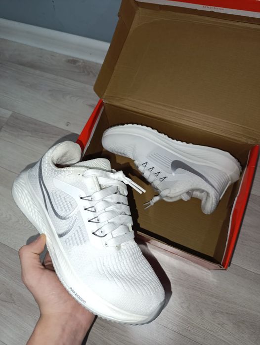 продам кроссовки