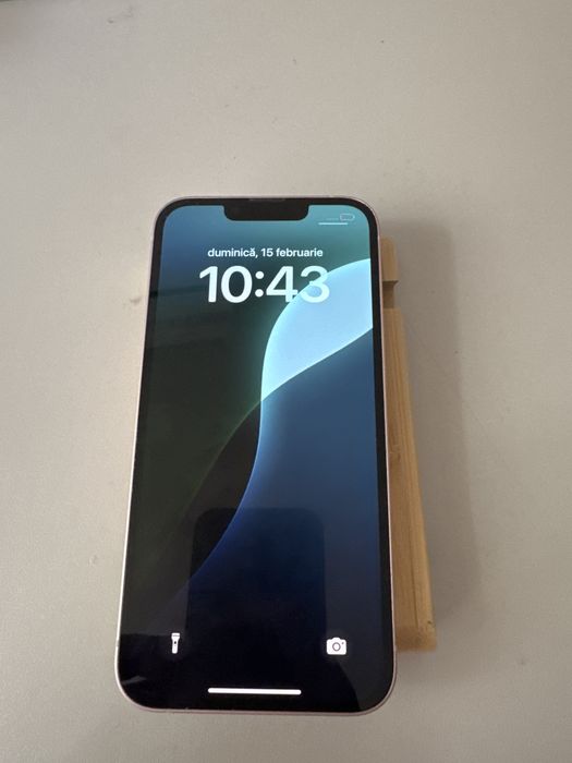 Iphone 13 roz într-o stare perfectă