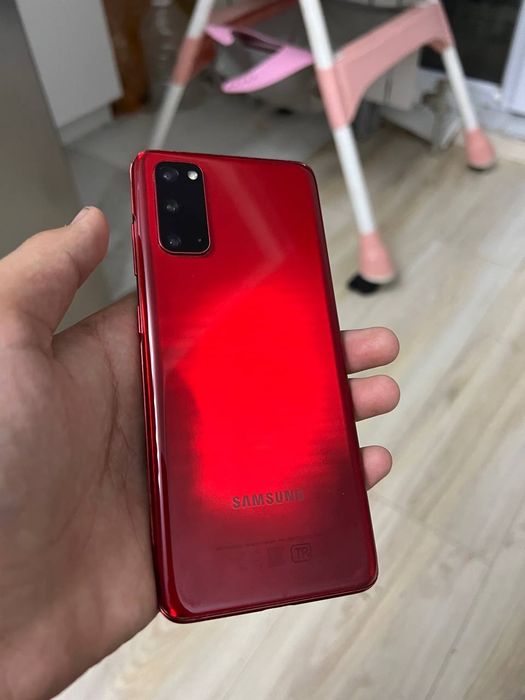 Samsung Galaxy s20 продам срочно