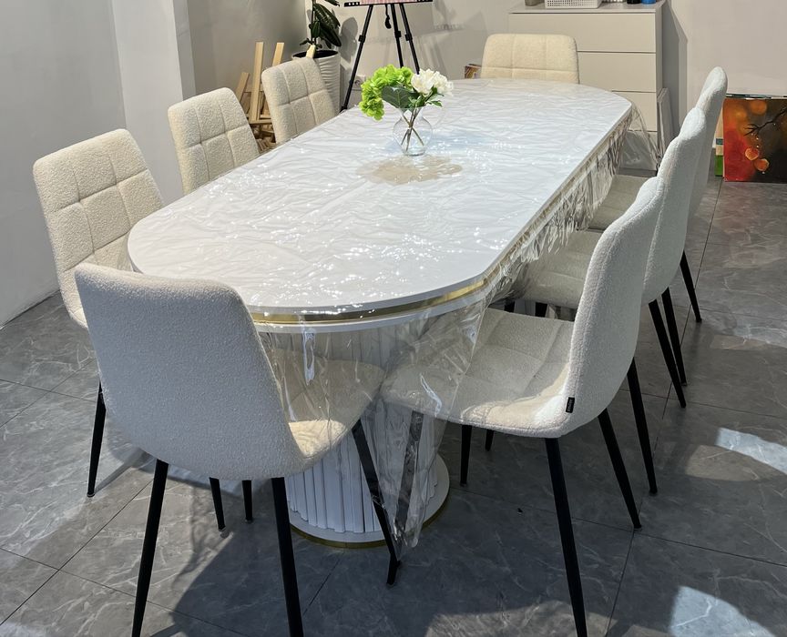 Продам стол большой со стульями