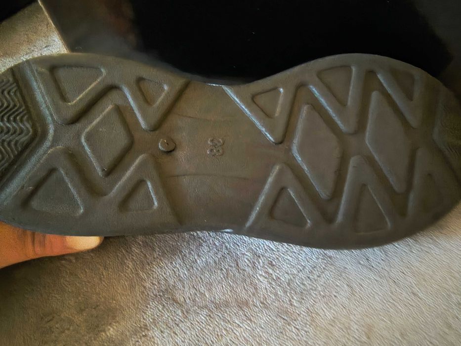 Обувки номера 38