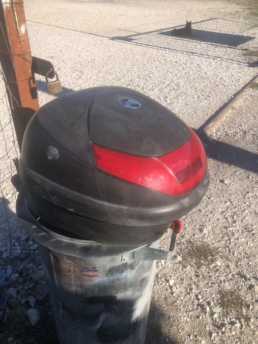 Куфар за скутери