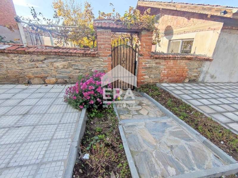 Прекрасна къща в село Крепост