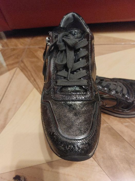 Adidasi fete  NERO GIARDINI!