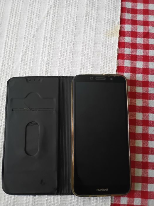 Telefon Huawei Y5 2018 cu husa de protectie