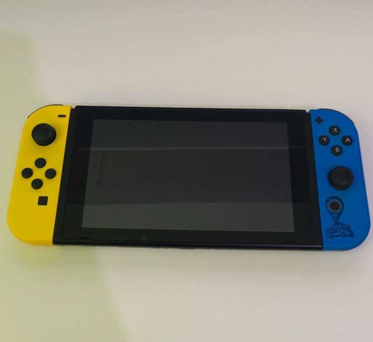 NINTENDO SWITCH editia cu Fortnite