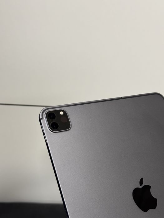 Продавам iPad PRO 11inch 2nd GEN