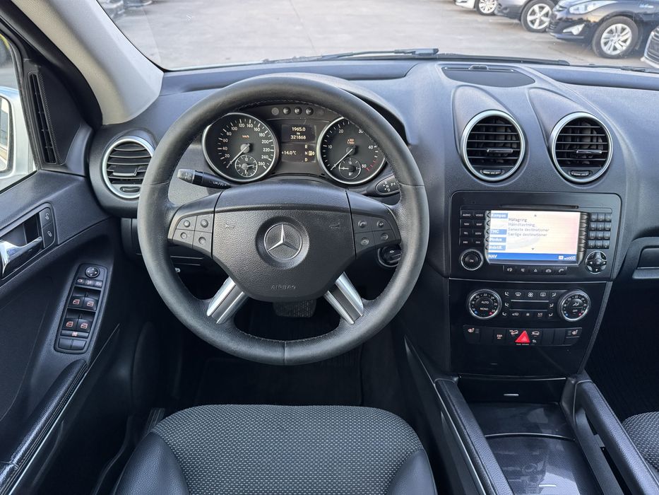 Mercedes Benz ML 320  AUTOUTILITARA 4 locuri