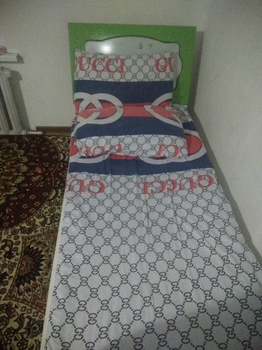 Продаются комплект кровать шкаф детские стол