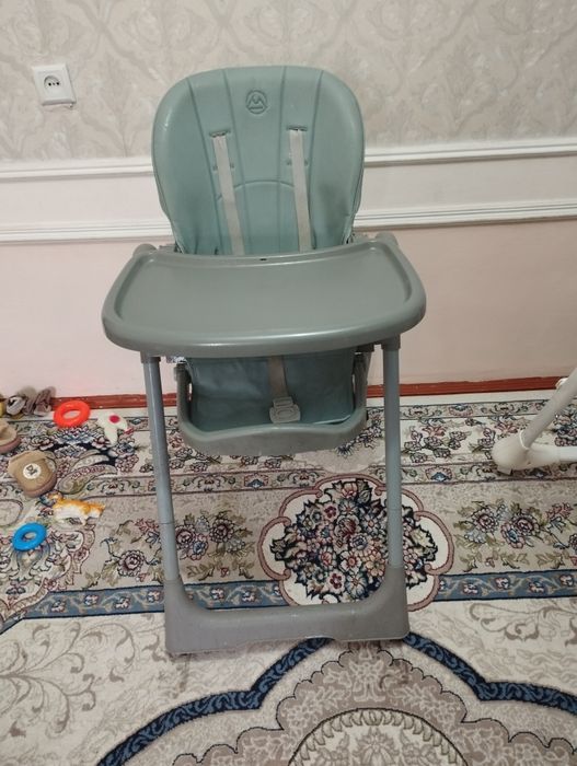 Bolalar ovqatlantirish stoli