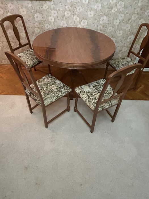 Set masa lemn masiv, extensibila + 4 scaune tapitate