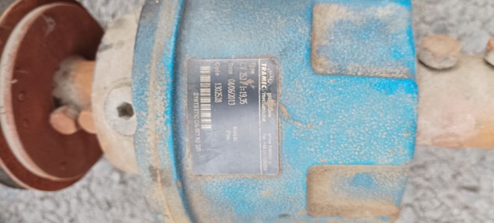 Всё что фото в наличии в складе  4 двигатель  3 фазный произ России.