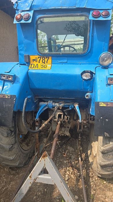 T28 traktori sotiladi