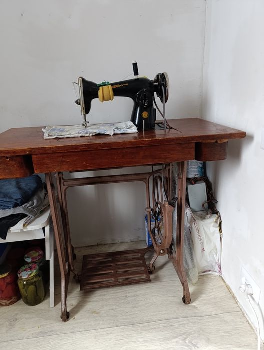 Продам швейную машинку