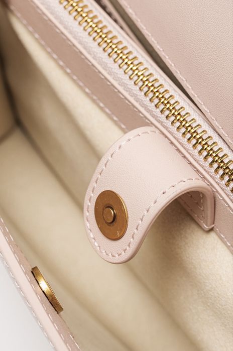 Кожена Чанта Pinko, Love Classic с презрамка с верижка