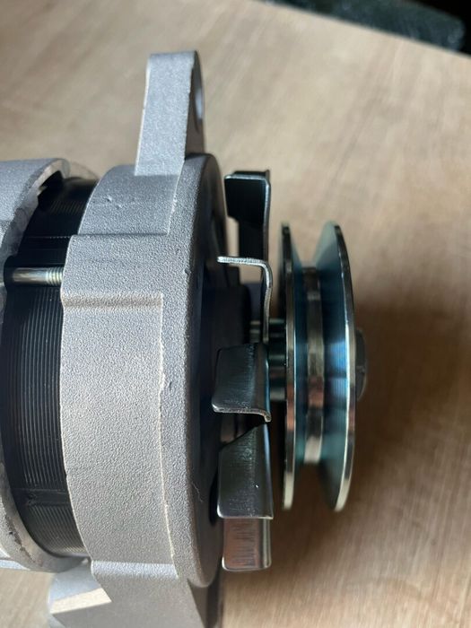 Alternator cu releu incorporat 12V/36A UTB U-650
