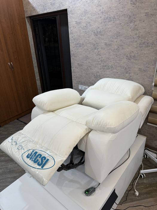 Кресло реклайнер вместе с подиумом!