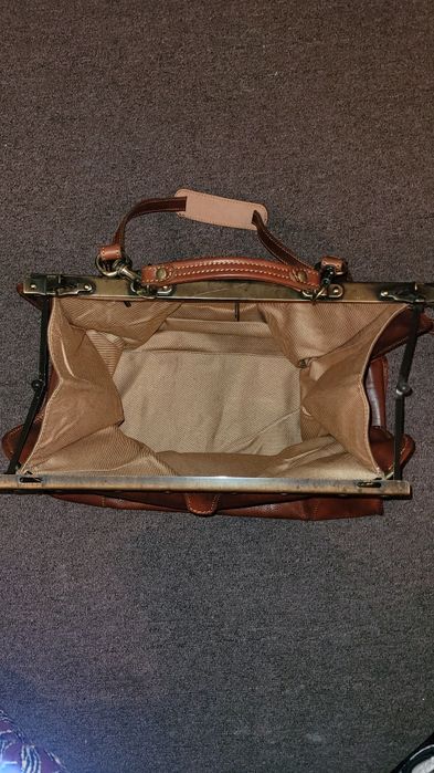 Продам кожаный саквояж