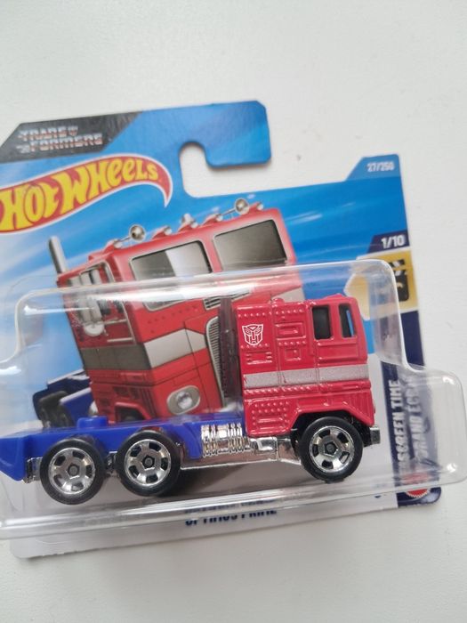 Hot Wheels Сет: '83 Chevy Silverado и Optimus Prime