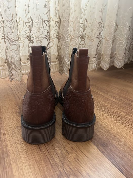 Дамски боти ,челси,Bugatti,39 номер,обувани веднъж