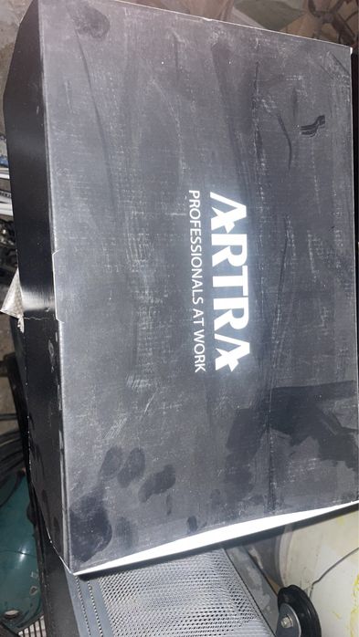 Чисто нови работни обувки