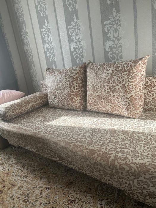 Диван тахта, в хорошем состоянии!