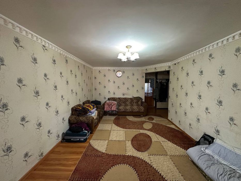 3 комнатная квартира БИЙ. Буз базар.