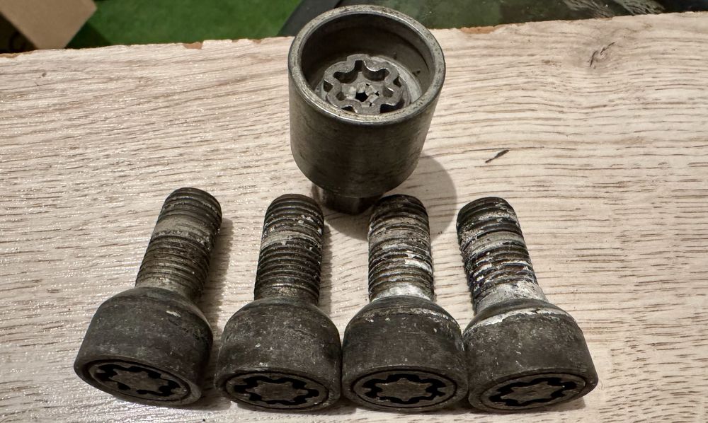 Секретни болтове Audi A6 A5 A4