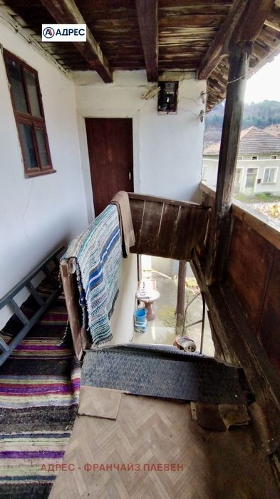 Къща в Ловеч, област-с.Терзийско площ 100 цена 33234