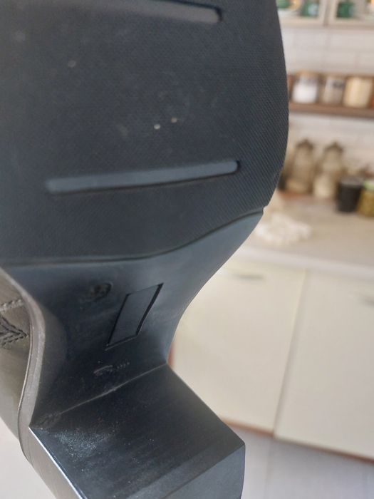 Дамски ботуши,естествена кожа,номер 36,обувани няколко пъти,без забеле