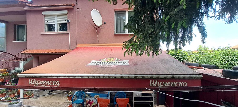 Продавам тента . Механично управление . В много добро състояние . Тя е с размери 4м. широка и до 3м. разгърната