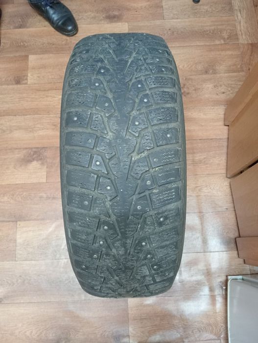 Продается шины зимный Maxxis