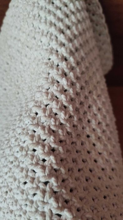 Дамска чанта ръчно плетена на една кука