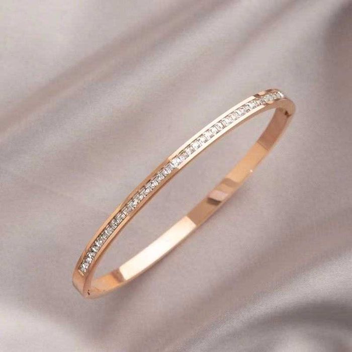 Гривни от неръждаема стомана, различни видове