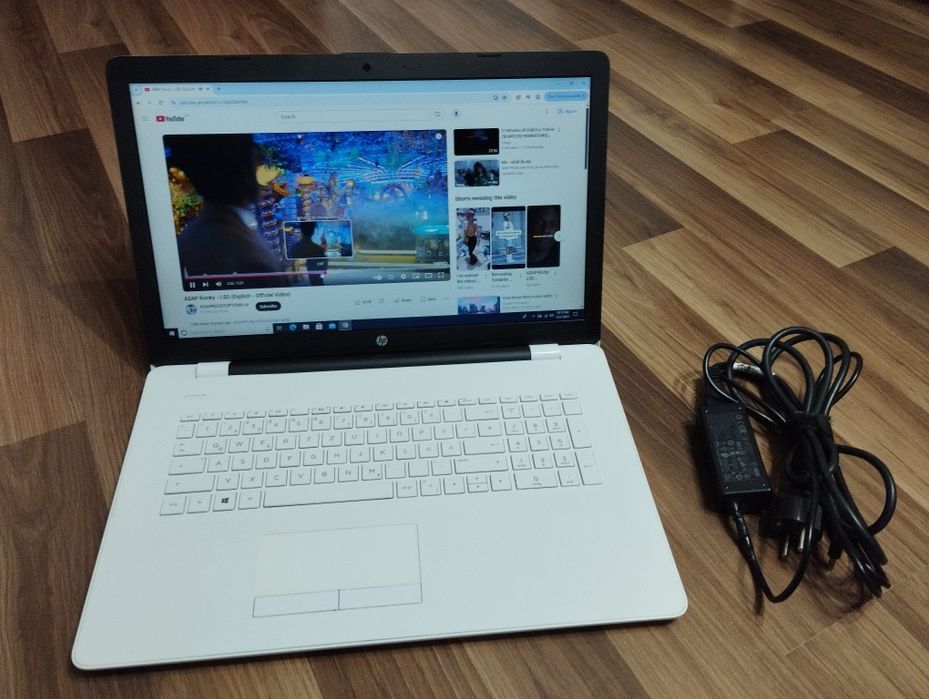 Laptop HP 17 inchi