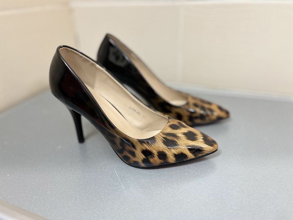 Продам туфли лакированные