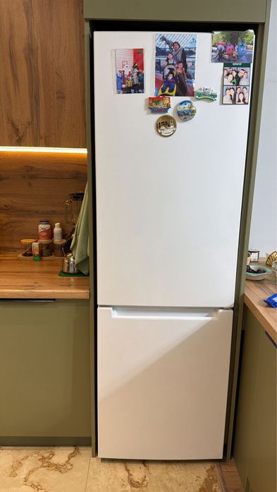 Холодильник Indesit бу