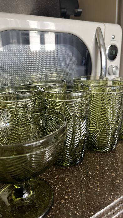 Продам зеленые бокалы , креманки