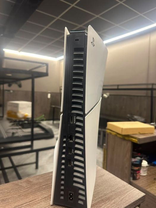 Продам PlayStation 5 slim 1 tb