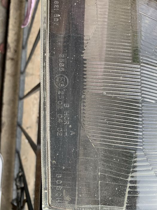 Стекло на фару Мерседес