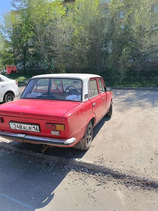 Автомобиль ваз 21011