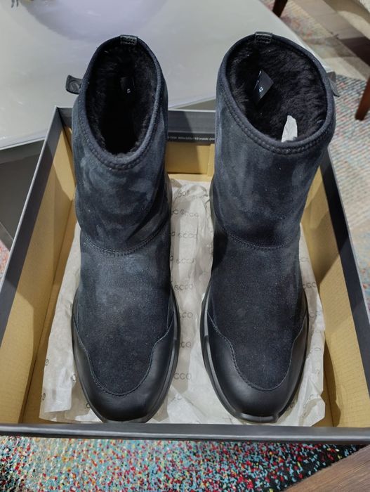 Vând ghete îmblănite  din piele nubuc,,ECCO"