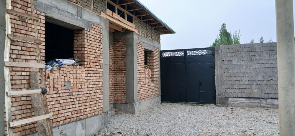 Окарикда 5,30 сотих 4 хона уй коробка холатидаги чек сотилади